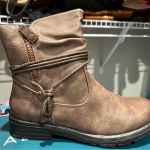 Patrizia by Spring Step boots